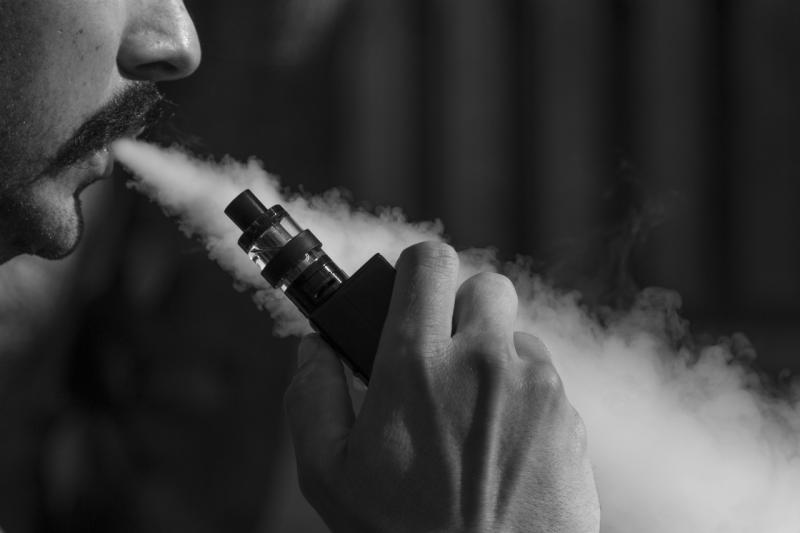 Sicherheitstipps: So nutzt man E-Zigaretten und Vapes richtig