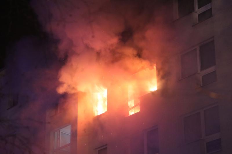 Wohnung eines Mehrfamilienhauses brannte lichterloh