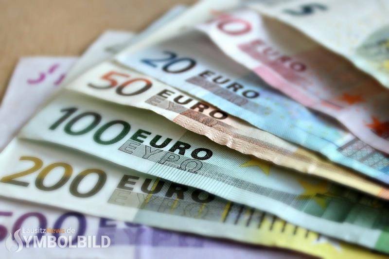 Geld aus Betrieb gestohlen