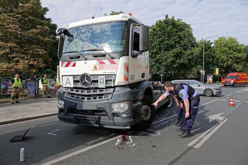 LKW erfasste Radfahrer - 1 Toter