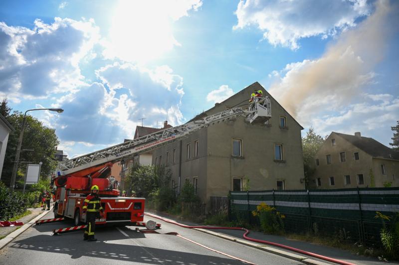 Großeinsatz der Feuerwehr: Brand in leerstehendem Gebäude