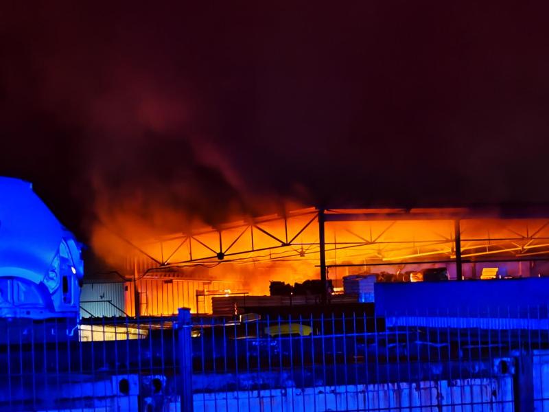 Brand bei einem KFZ-Handel