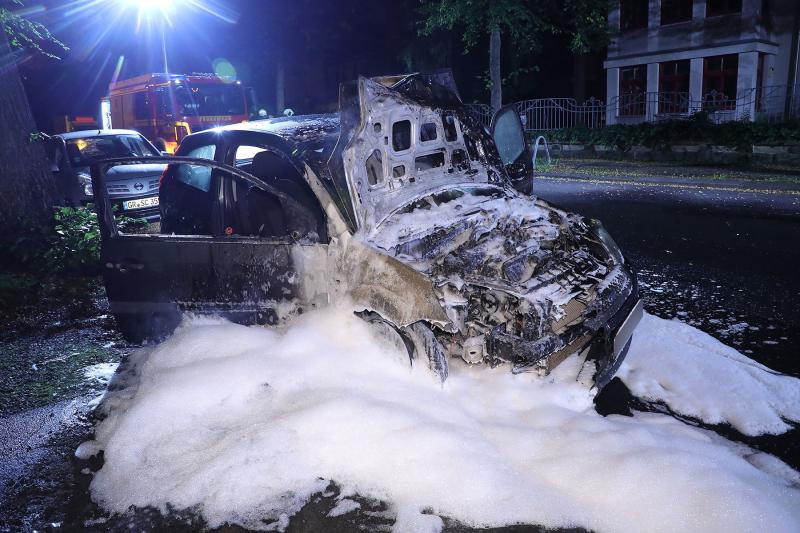 Altpapiertonne und PKW brannten in Strehlen - Polizei ermittelt wegen Brandstiftung