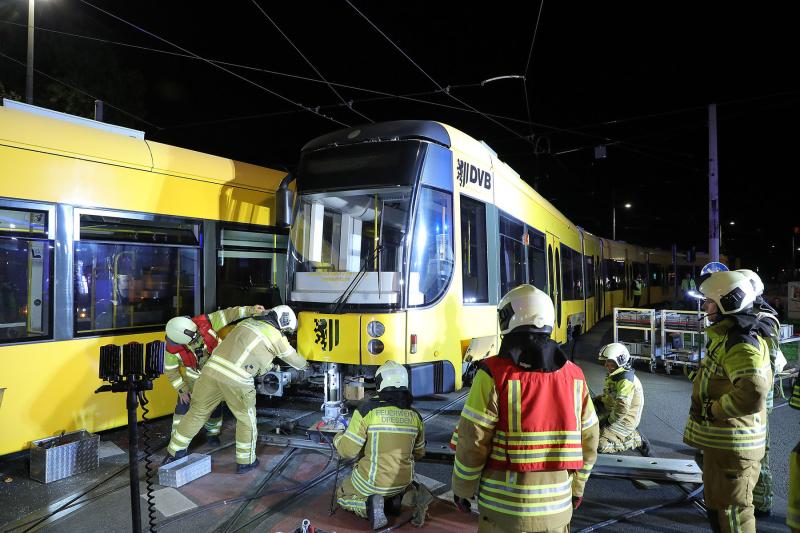 Straßenbahnen kollidierten und entgleisten